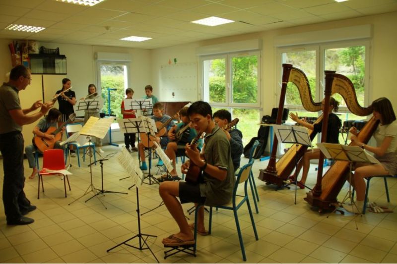 enfants-musique-stage-orchestre-harpe-clarinette-flute-ete-2022